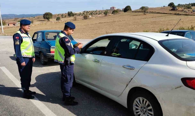 Emet'te sürücülere trafikte güvenli sürüş ve emniyet kemerinin önemi anlatıldı