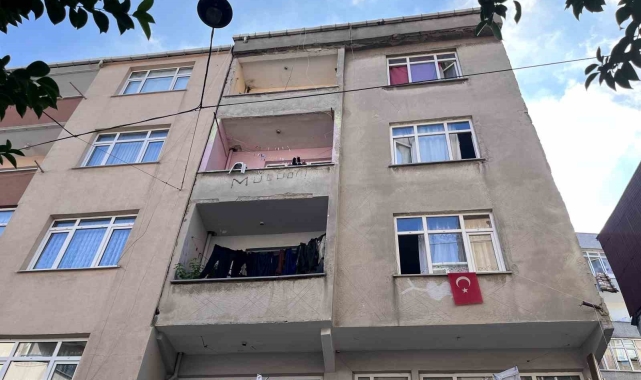Esenler'de zemininde kayma yaşanan bina mühürlendi