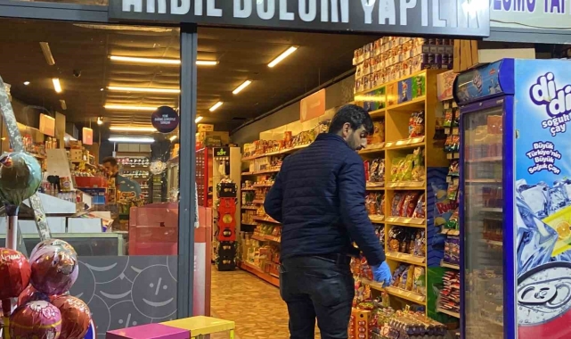 Esenyurt'ta markete silahlı saldırı: Camlar kırıldı, içerideki malzemeler zarar gördü
