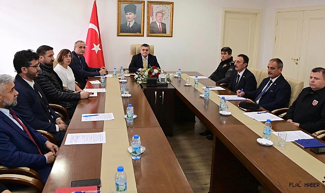 ETKİNLİK İÇİN TOPLANDILAR