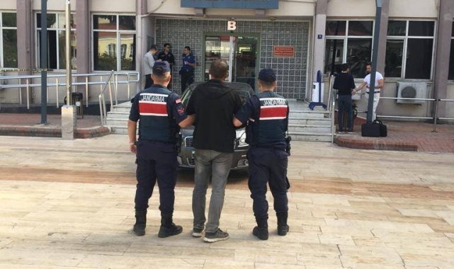 Evin çatısına saklanan hırsızlık şüphelisi, kıskıvrak yakalandı
