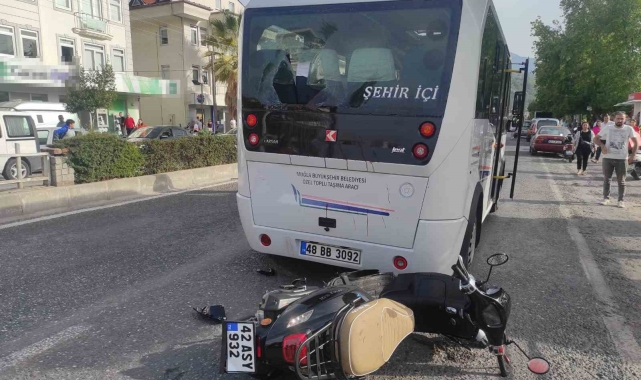 Fethiye'de minibüse çarpan motosiklet sürücüsü hayatını kaybetti