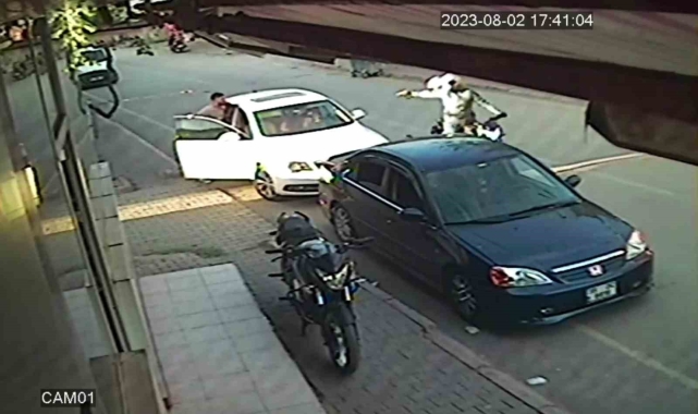 Fırına gelen uncunun 139 bin TL'sini silah zoruyla gasp ettiler: Bu anlar anbean görüntülendi