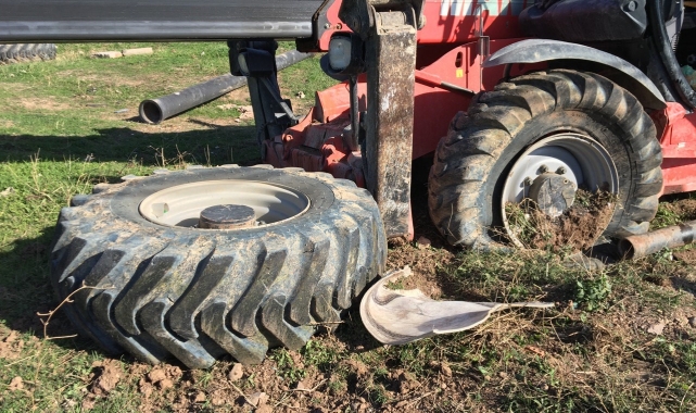 Freni boşalan iş makinası takla attı: 1 yaralı