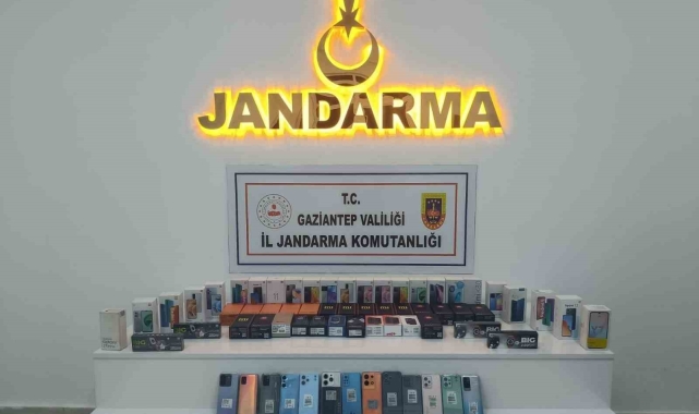 Gaziantep'te 1 milyon lira değerinde kaçak telefon ve saat ele geçirildi