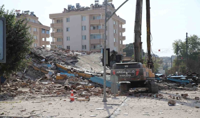Gaziantep'te 12 katlı bina yıkım sırasında çöktü