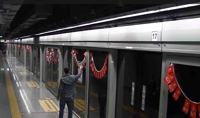 Gaziosmanpaşa'da metroya asılan Türk bayraklarını yırttı: Gözaltına alınan şüpheli tutuklandı