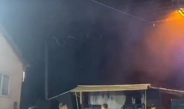 Gençlerin ilginç dansı kamerada