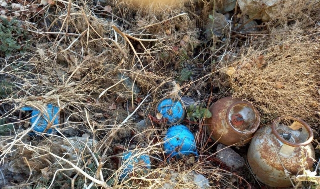 Hakkari kırsalında teröristlere ait malzemeler ele geçirildi