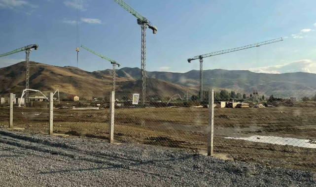 Hastane inşaatından düşen işçi yaralandı