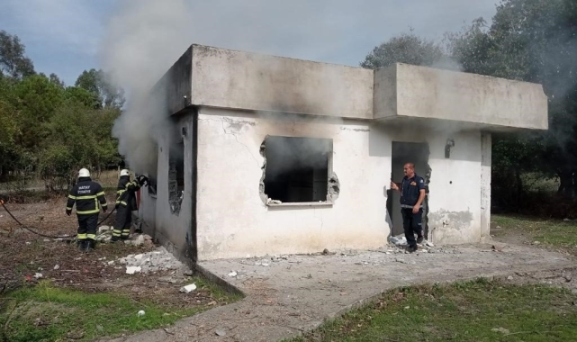 Hatay'ın Erzin ilçesinde metruk binada yangın