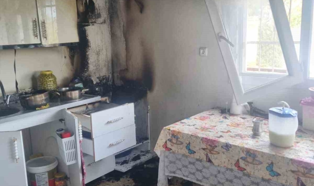 Hatay'ın Hassa ilçesinde bir evde yangın çıktı