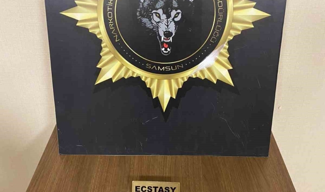 Havalimanında 963 adet uyuşturucu hap ele geçti