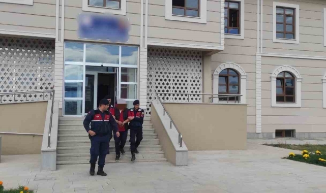 Hırsızlık suçlarından araması bulunan 2 şahıs yakalanarak cezaevine teslim edildi