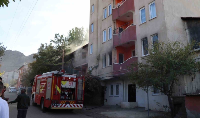 İş makinesinin kazayla koparttığı elektrik teli yangına neden oldu