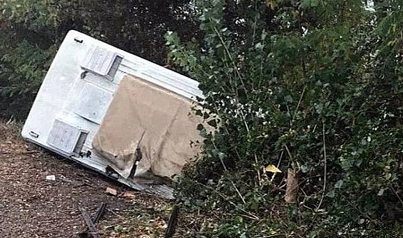 İŞÇİLERİ TAŞIYAN MİNİBÜS DEVRİLDİ