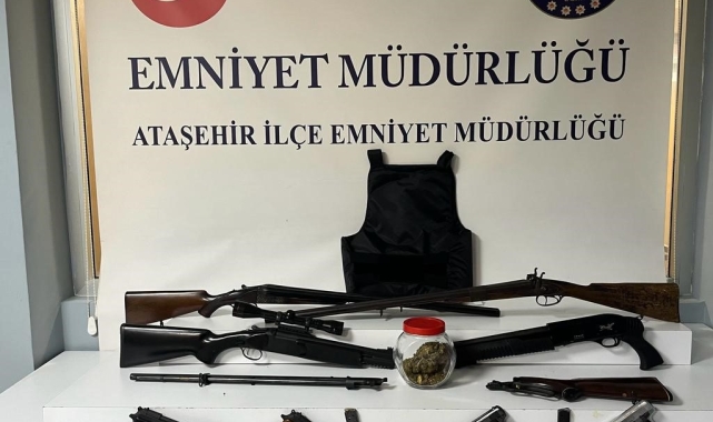 İstanbul'da yasa dışı silah ticareti yapan 3 kişi yakalandı