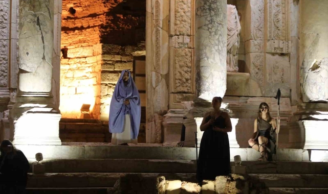 İz bırakan kadınlar tarihi kentte sahne aldı