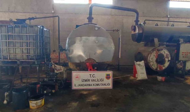 İzmir'de 27 buçuk ton kaçak akaryakıt ele geçirildi