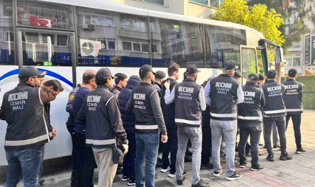 İzmir'de FETÖ'ye kıskaç: 84 kişi adliyede