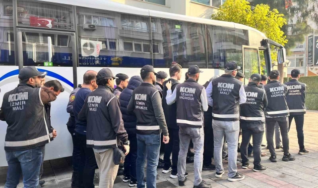 İzmir'deki FETÖ'ye kıskaç operasyonunda 28 tutuklama