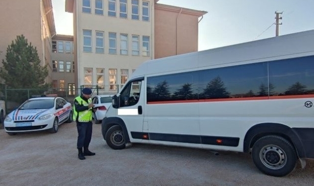 Jandarma ekiplerinden okul servislerine denetim