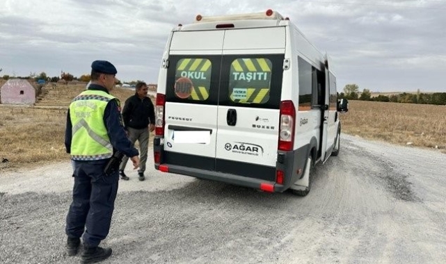 Jandarma ekiplerinden okul servislerine denetim
