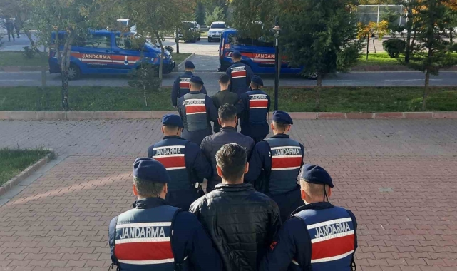 Jandarmadan uyuşturucu operasyonu: 3 tutuklama