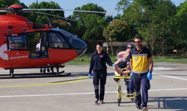 Kalp krizi geçiren yaşlı adamın yardımına ambulans helikopter yetişti
