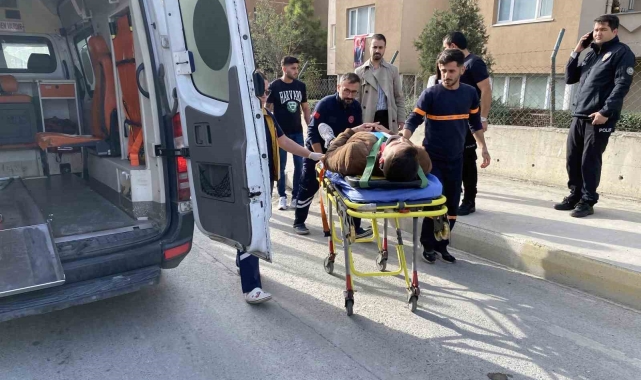 Kamyonlardan dökülen çamur nedeniyle aynı yerde 5 kaza meydana geldi