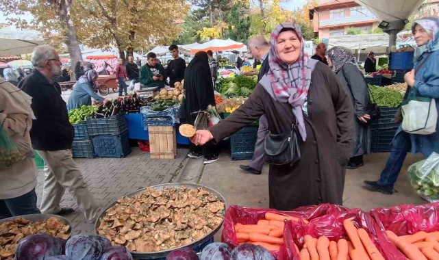 Kanlıca mantarı 200 liradan tezgahtaki yerini aldı
