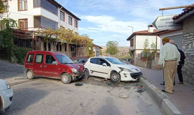 Karabük'te trafik kazası : 2 yaralı