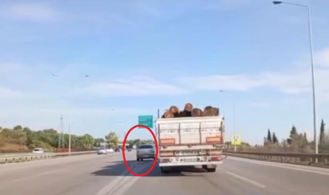 Kararsız sürücü otobanda refüje böyle daldı