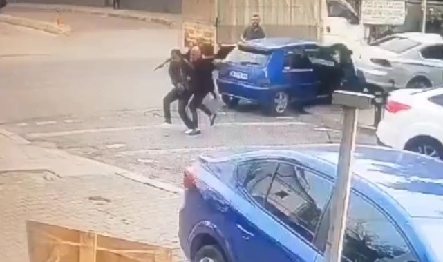 Kartal'da iki kişinin yaralandığı silahlı kavga kamerada