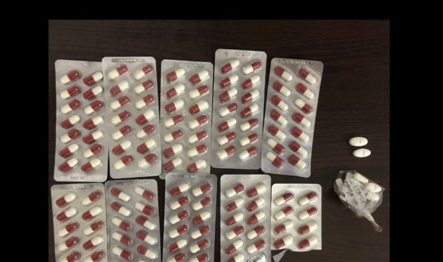 Kastamonu'da durdurulan araçta çok sayıda uyuşturucu hap ele geçirildi