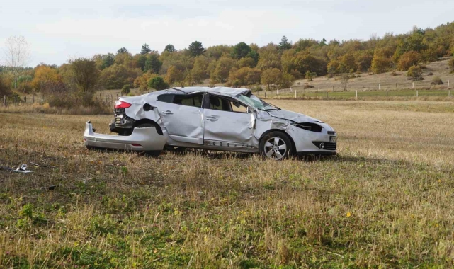 Kastamonu'da yoldan çıkan otomobil, tarlaya yuvarlandı