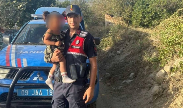 Kaybolan 2 yaşındaki kız çocuğunu jandarma ekipleri buldu