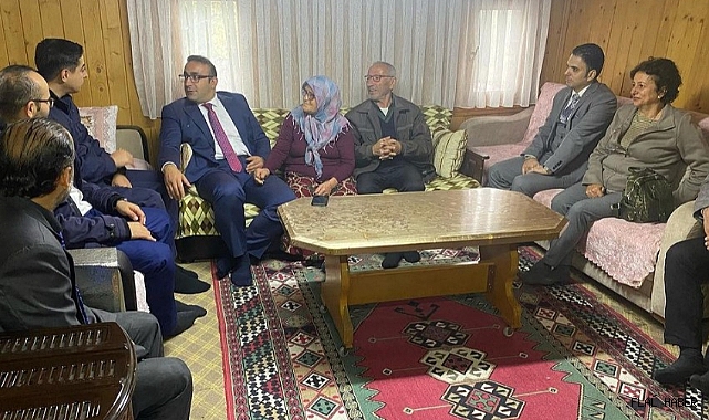 KAYMAKAM HASAR’DAN ŞEHİT AİLESİNE ZİYARET