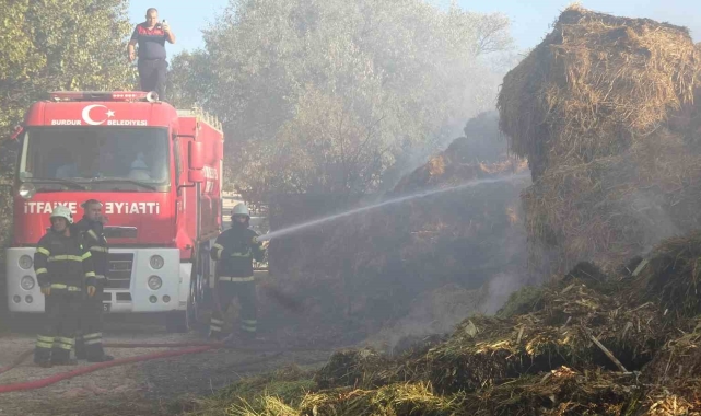 Kaynak makinesinden çıkan kıvılcımlar samanlığa sıçradı, 60 ton saman balyası yandı