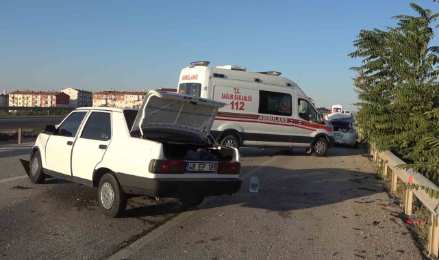 Kırıkkale'de iki otomobil çarpıştı: 3 yaralı