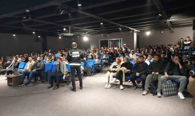Kırşehir'de narkotik ekipleri üniversite öğrencilerine eğitim verdi
