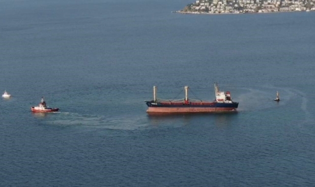Maltepe açıklarında karaya oturan kuru yük gemisi kurtarıldı