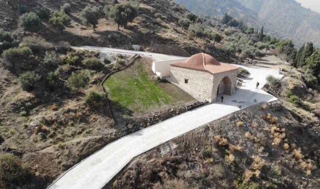 Manisa'da 710 yıllık mescitte restorasyon sonrası ilk namaz