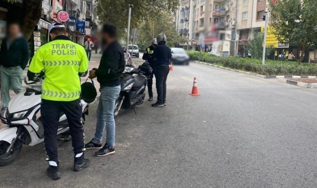 Manisa'da kasksız motosiklete binenlere ceza yağdı