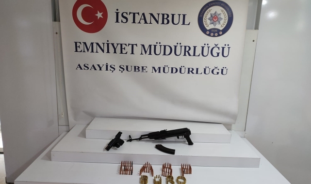 Maskeli saldırganlar restorana ateş açtı: O anlar kamerada