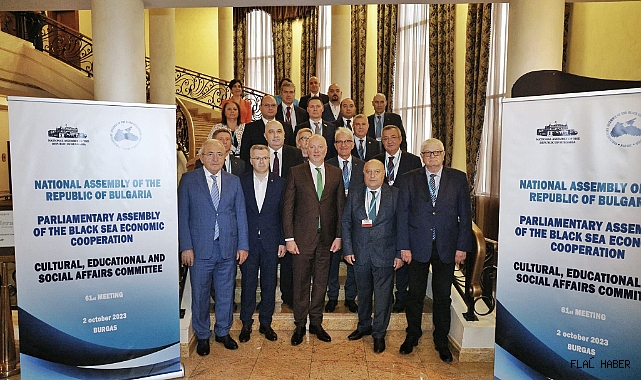 Maviş, “Dünya'daki krizlerden en çok çocuklar etkileniyor”