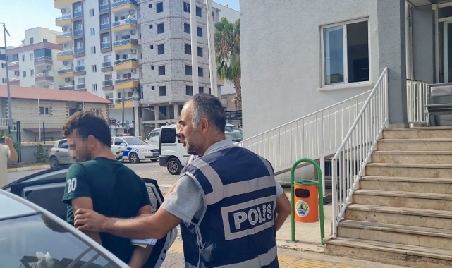 Mersin'de evden hırsızlık yapan 2 şüpheli yakalandı