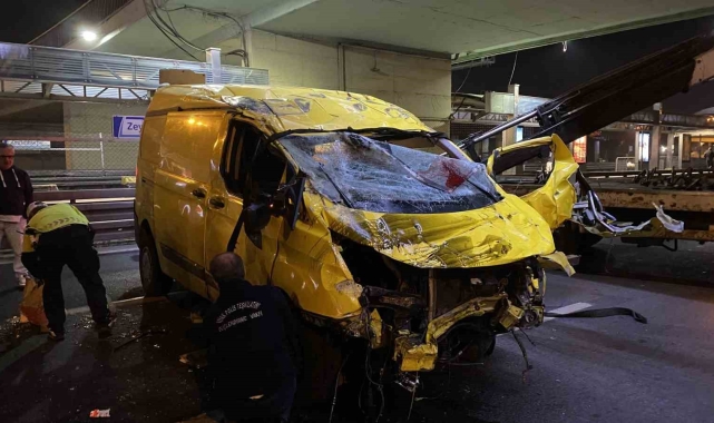 Merter'de kontrolden çıkan araç takla atıp bariyerlere çarptı: 1 ölü, 4 yaralı