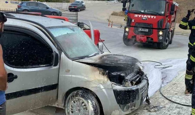 Milas'ta araç yangını panikletti