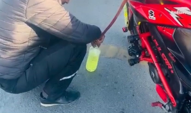 Motosiklet sürücüsünden ilginç yöntem: Bedava benzin topladı